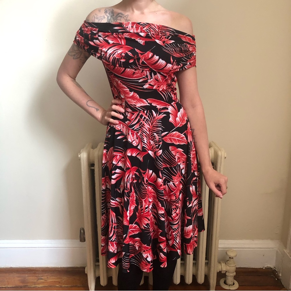 Vintage Vol 1 tropical patterned dress! Soft & flowy, cowl neck!